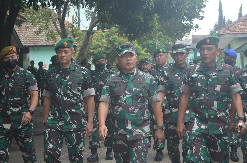 Kepala Staf Angkatan Darat Jenderal TNI Dudung Abdurachman, S.E., M.M. meninjau saprasdik di Pusdikjas